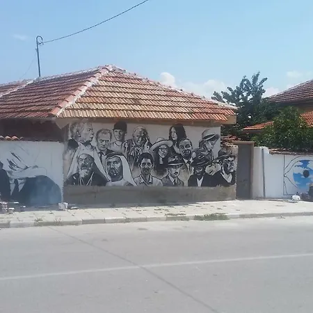 Pensiune Art House *